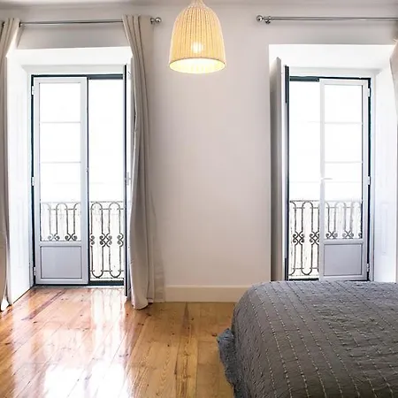 Bright & Spacious *